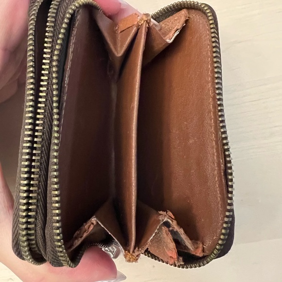 Louis Vuitton Coin Purse - Picture 4 of 6